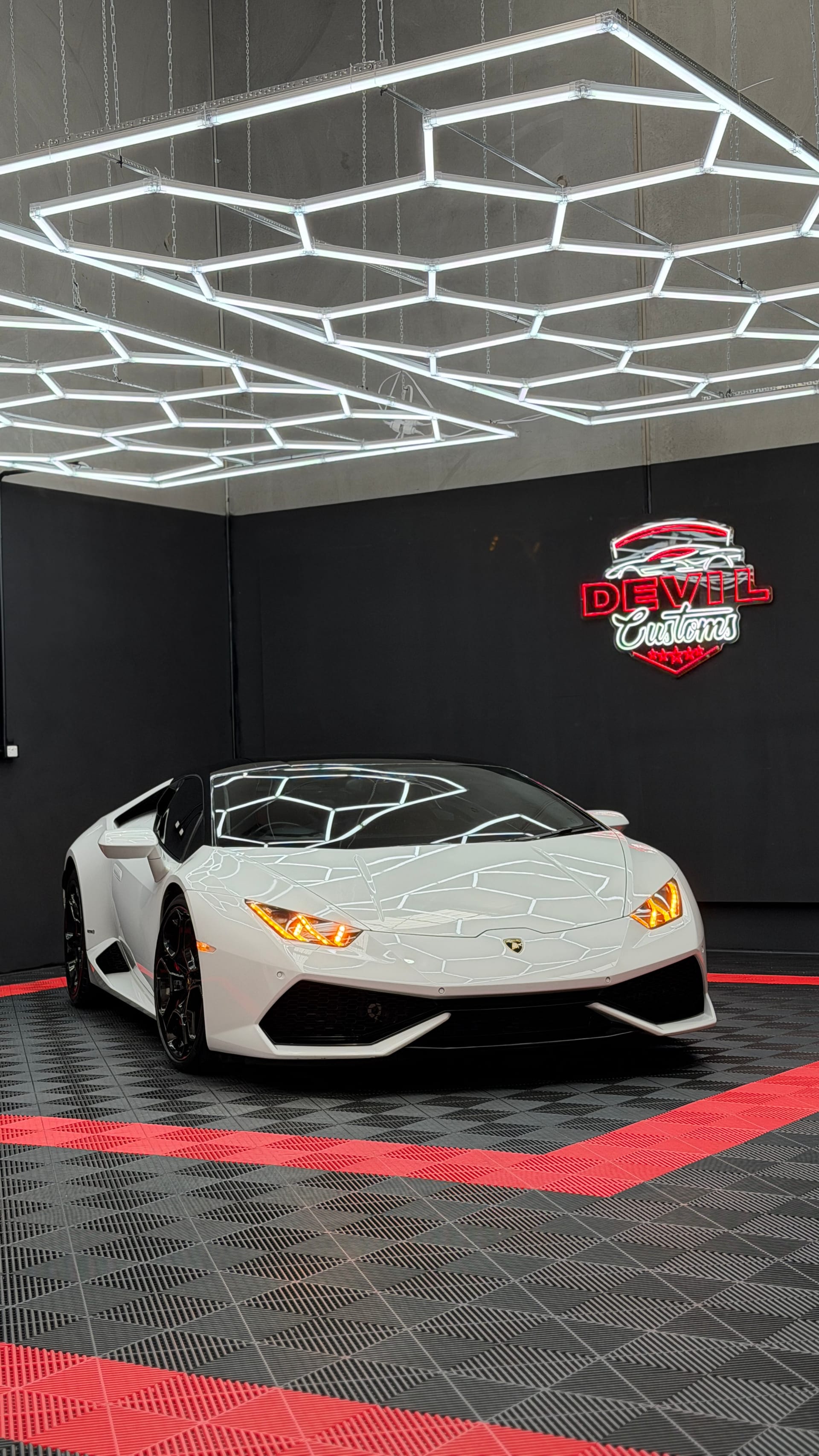 Lamborghini Huracán — Ceramic Coating & Black Roof Wrap